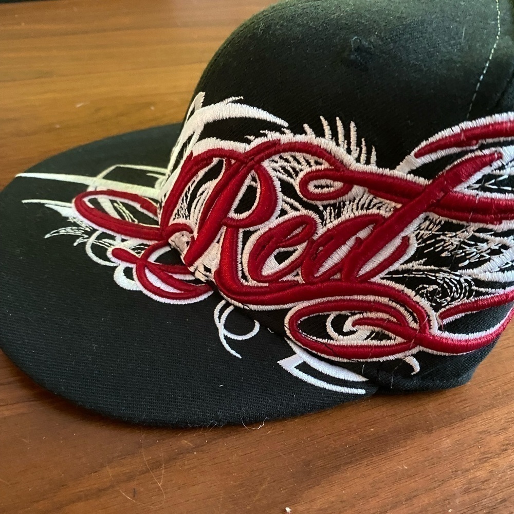 Graphic Red Skater Brand Hat - Picture 4 of 6